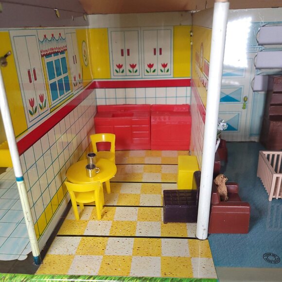 Share Vintage Tin 1950’s Rancher Metal Doll House 4 Rooms Furnished ~ T. Cohn - Picture 7 of 15